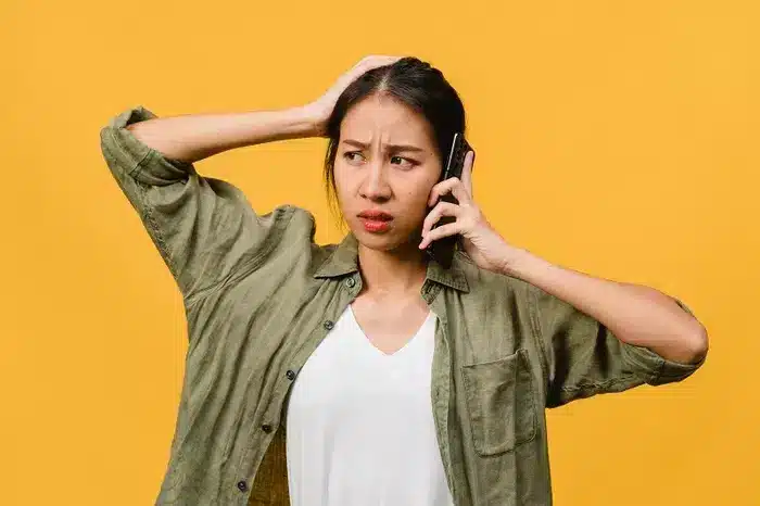 contoh komplain pelanggan keenam karena Meminta pelanggan menjelaskan ulang terkait masalah mereka