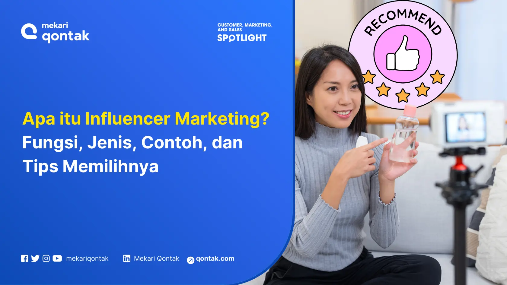 Botol berisi cairan dipegang dan ditunjukkan oleh seseorang di depan kamera, mengilustrasikan konsep pemasaran influencer di lingkungan santai.