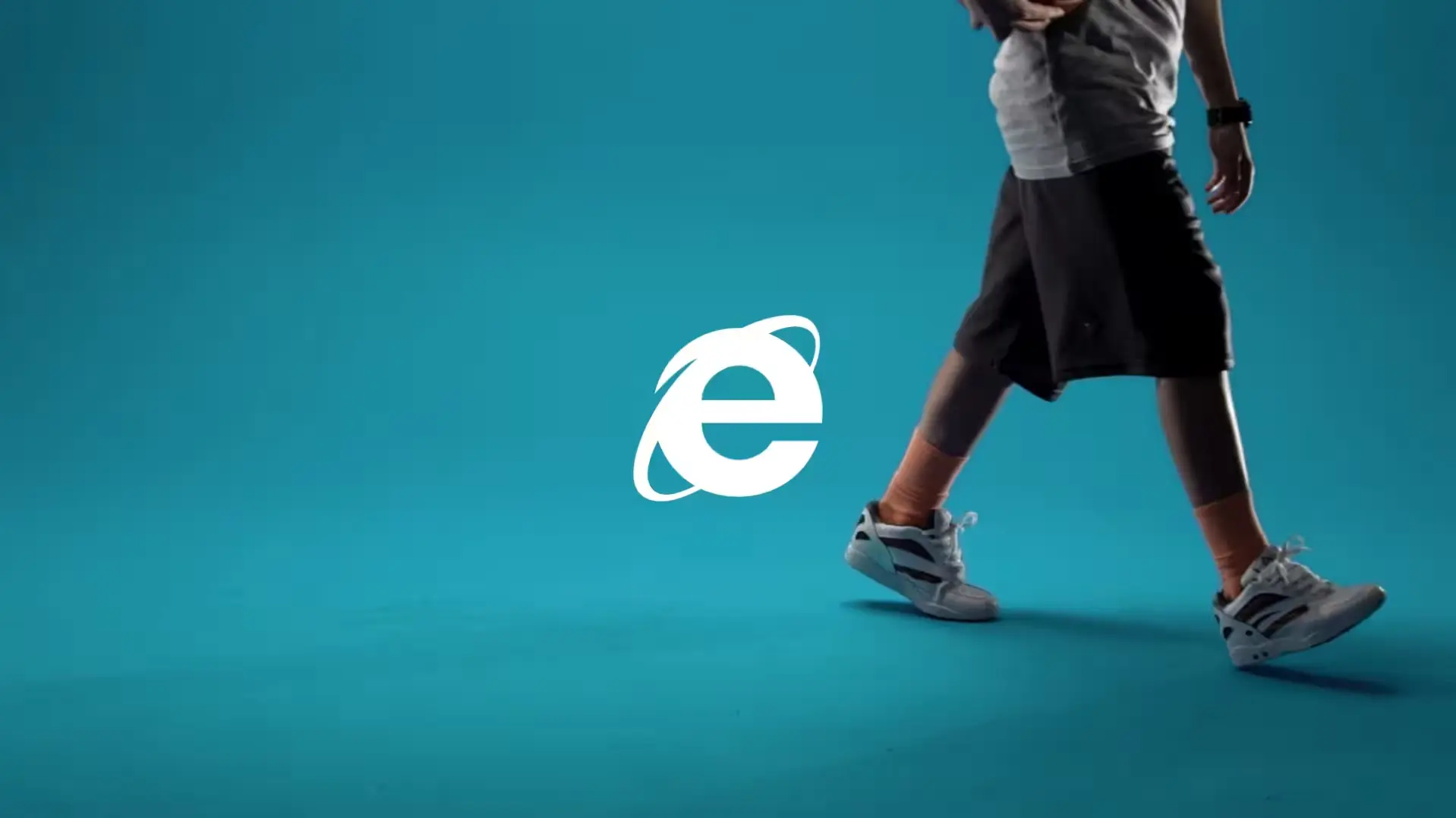 Bobby Jack Meluncurkan kKoleksi Vintage Y2K Microsoft Kampanye Child of the 90s untuk Internet Explorer