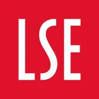 Logo berwarna merah dengan inisial "LSE" berwarna putih di tengah, mewakili London School of Economics, menekankan identitas akademis dan institusional.