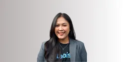 Tasha Adzhani, S.I.Kom